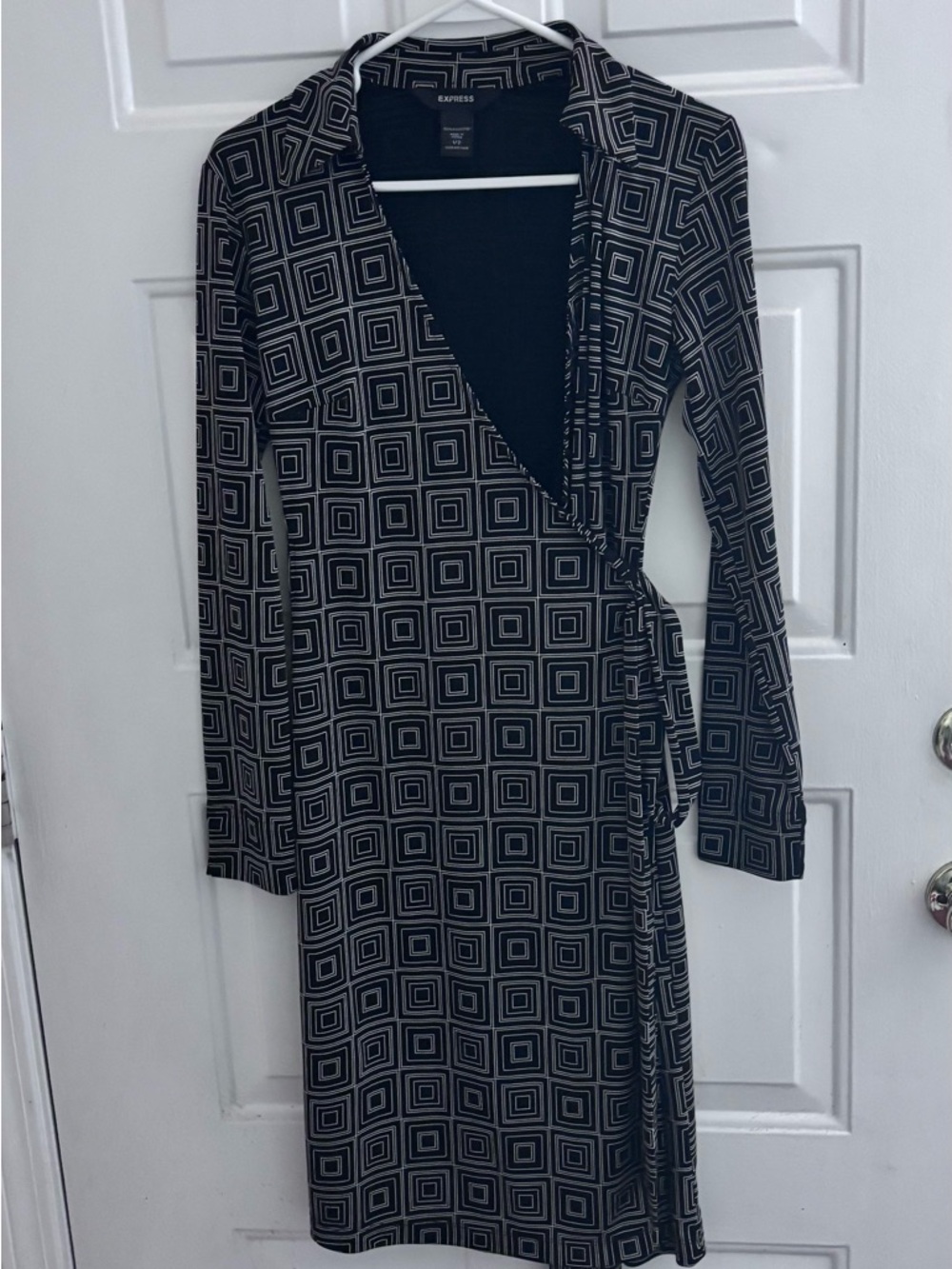 Express Black and White Geometric Long Sleeve Wrap Dress